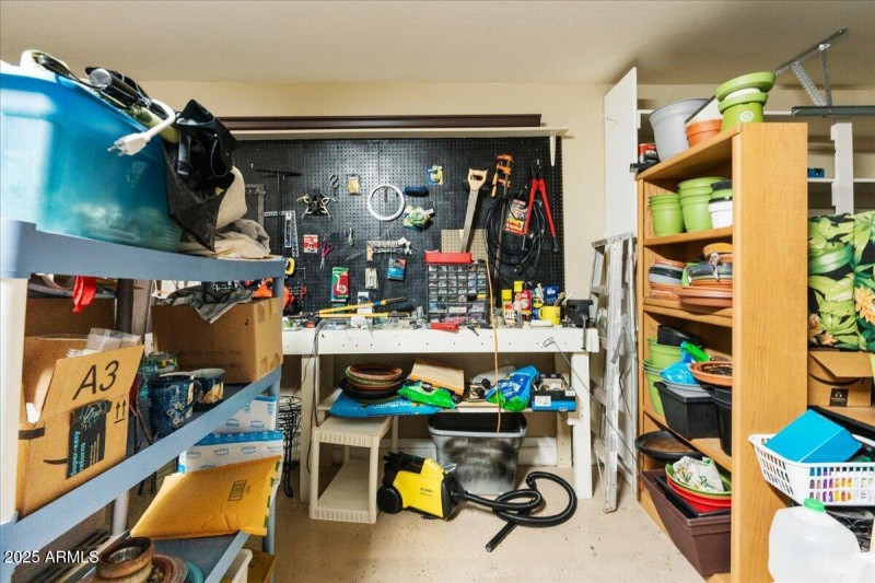 20-Garage Workshop Bench