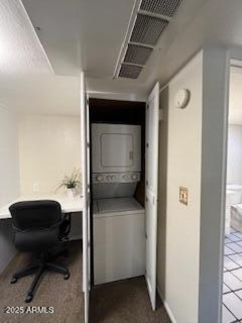 461 W Holmes #258 Laundry Room