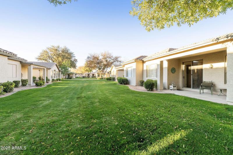 Townhome on greenbelt