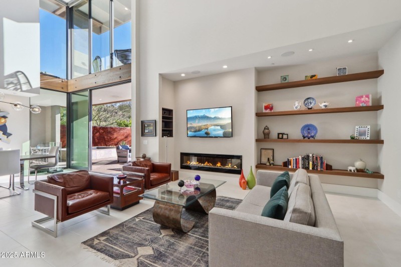 5-web-or-mls-E Cave Creek Rd 22-L1612-00