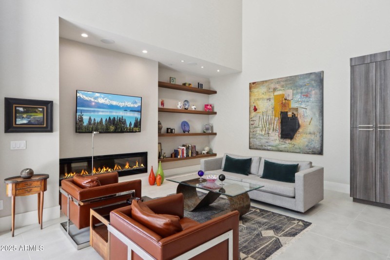 7-web-or-mls-E Cave Creek Rd 22-L1612-00