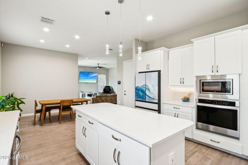 14-web-or-mls-E Muriel Dr-S0409-012