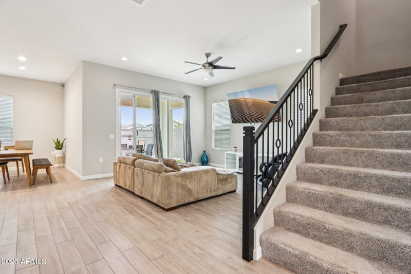 9-web-or-mls-E Muriel Dr-S0409-007