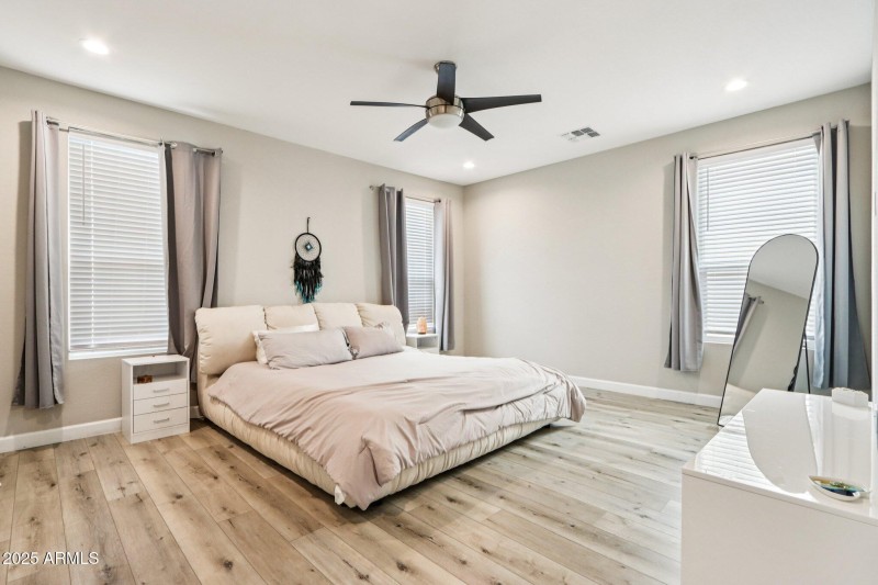 33-web-or-mls-E Muriel Dr-S0409-031