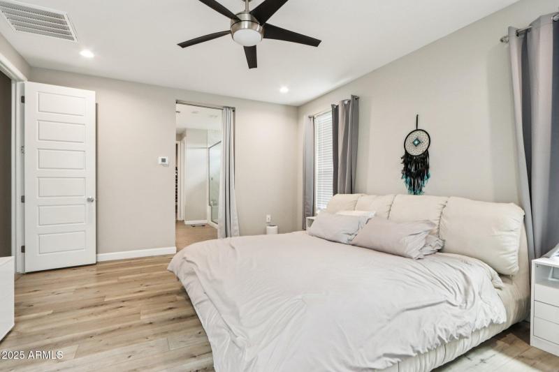 31-web-or-mls-E Muriel Dr-S0409-029