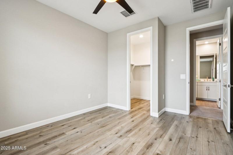 27-web-or-mls-E Muriel Dr-S0409-025