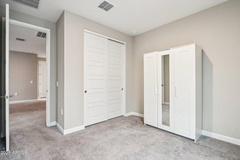 30-web-or-mls-E Muriel Dr-S0409-028