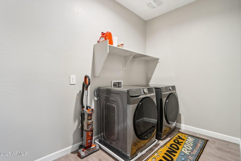 25-web-or-mls-E Muriel Dr-S0409-023