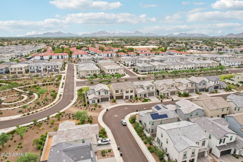 45-web-or-mls-E Muriel Dr-S0409-043