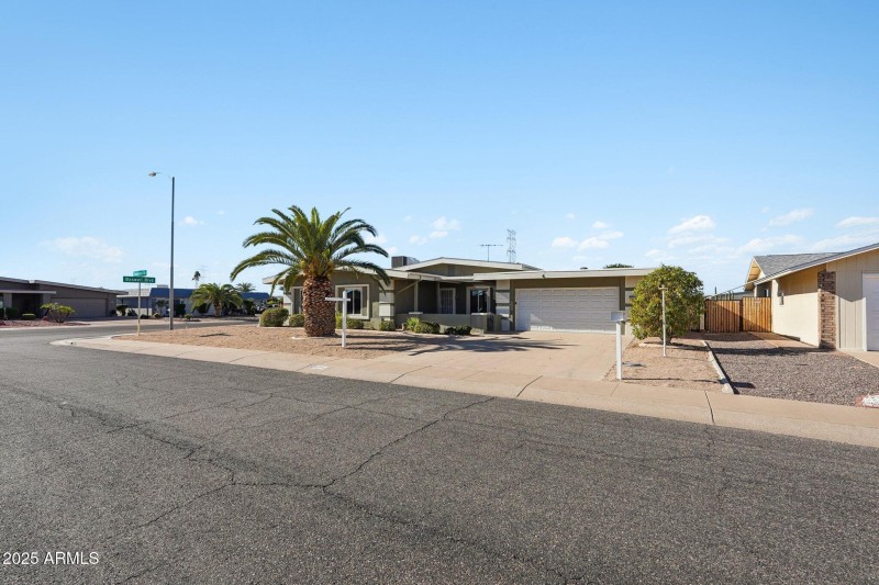 1-web-or-mls-W Jacaranda Dr-S2112-001