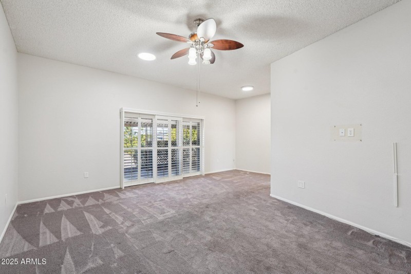 10-web-or-mls-W Jacaranda Dr-S2112-011