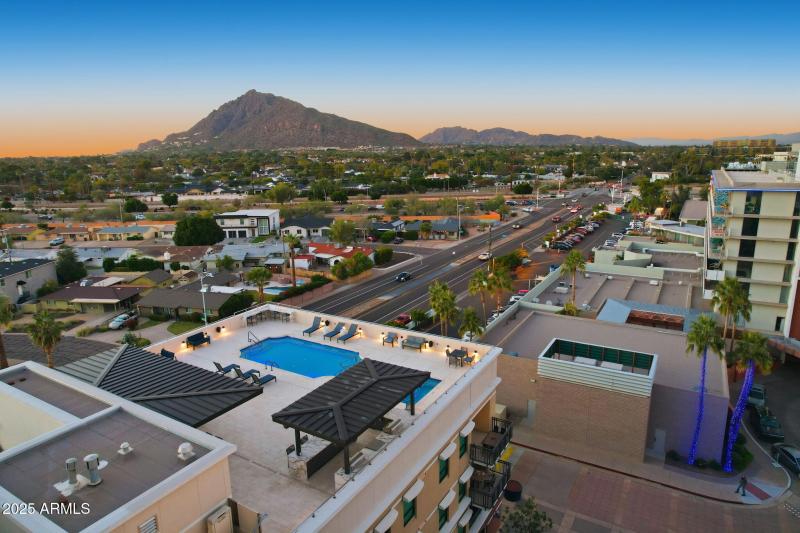 Rooftop Entertaining/Camelback