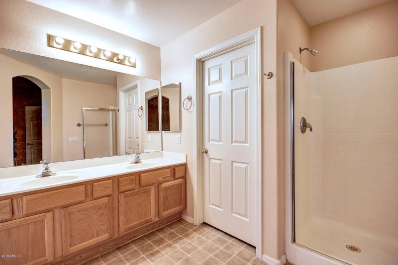 20161101161302805454000000-o