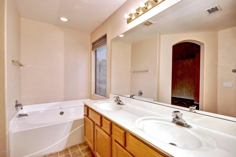 20161101161304993920000000-o