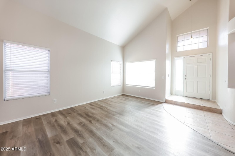 006-photo-living-room-15030712