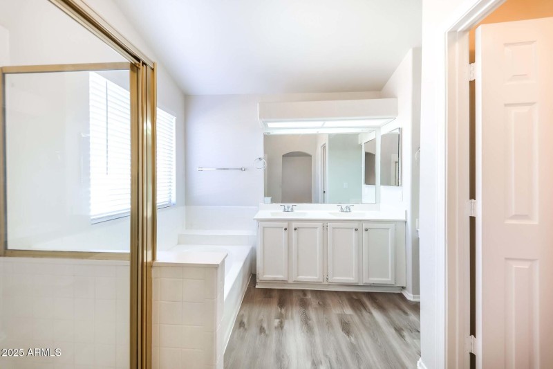 016-photo-main-bathroom-15030702