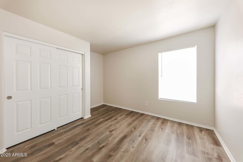 017-photo-bedroom-15030693