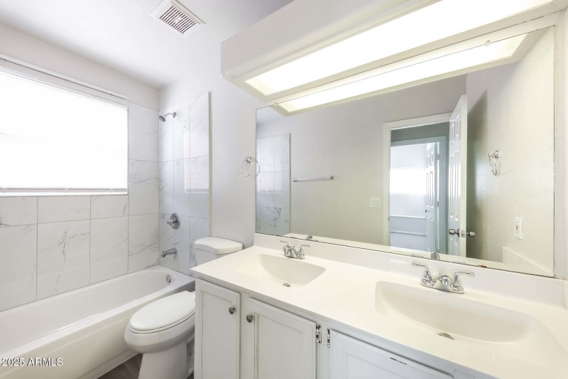 024-photo-bathroom-15031658