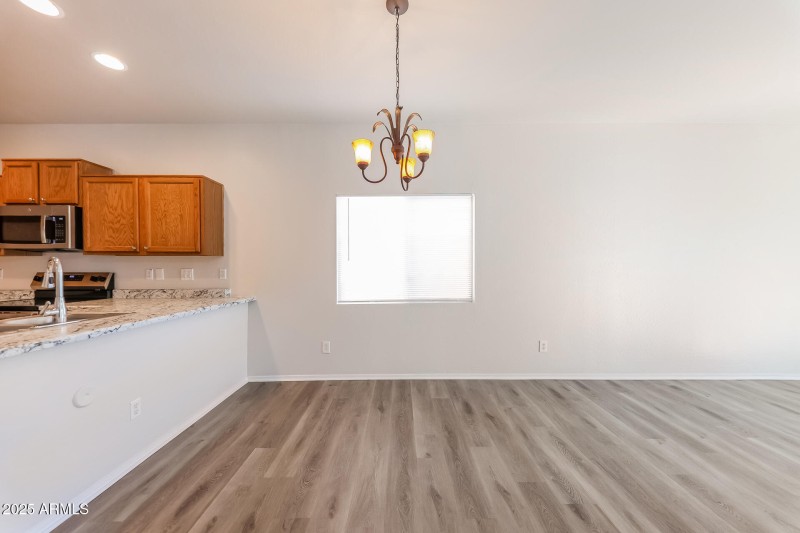 007-photo-dining-room-15030180