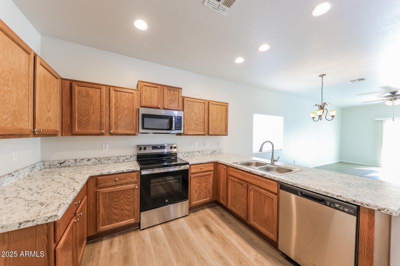 010-photo-kitchen-15030186