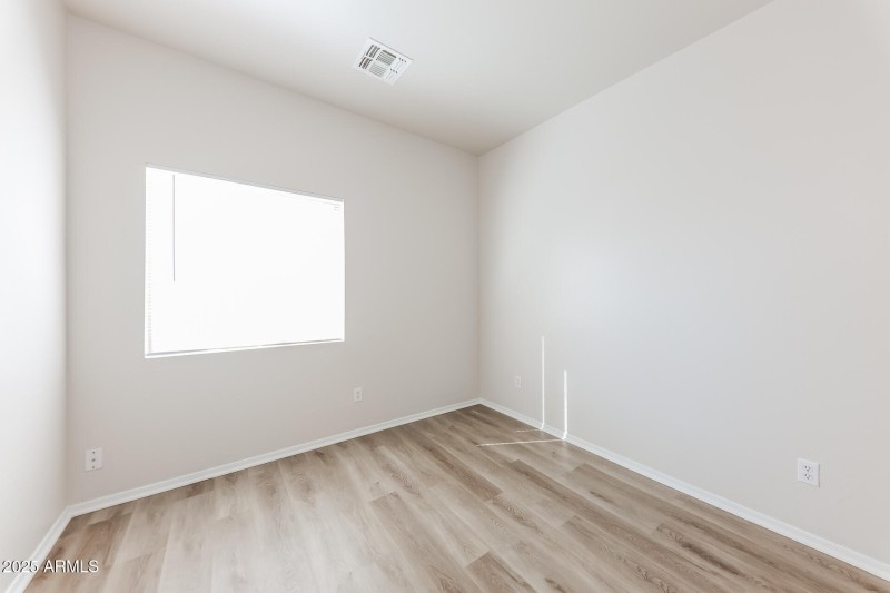 019-photo-bedroom-15030193