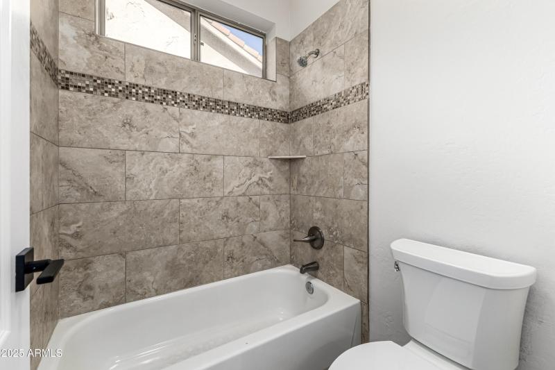 Bathroom 2, "shared en suite"