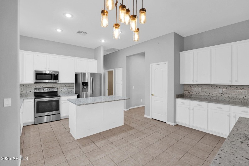 3810 Latham - 11Dining Kitchen