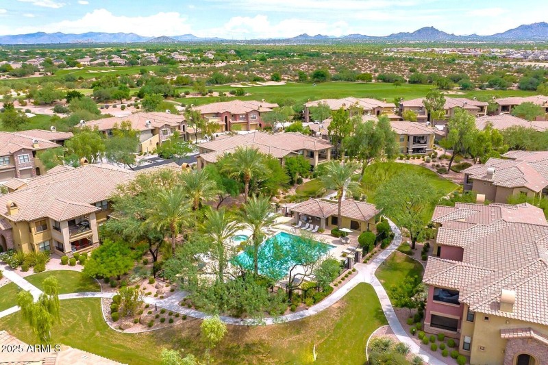 Lush grounds with 3 pools & spas