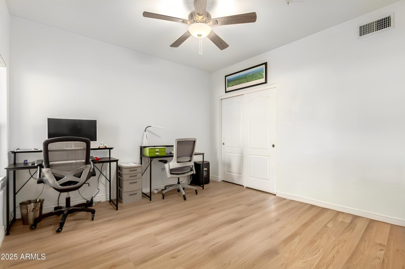 Spacious 2nd bedroom