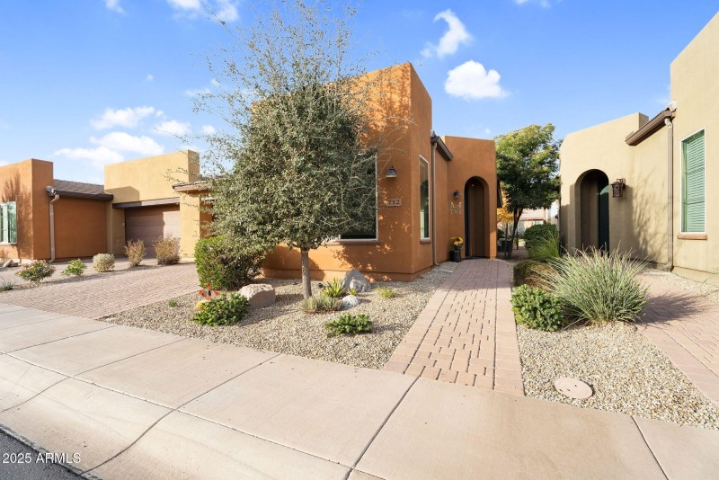 2-web-or-mls-712 E Myrtle Pass-2