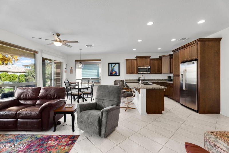 6-web-or-mls-712 E Myrtle Pass-5