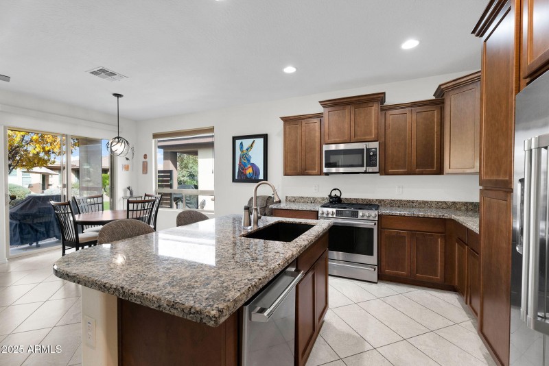 12-web-or-mls-712 E Myrtle Pass-15