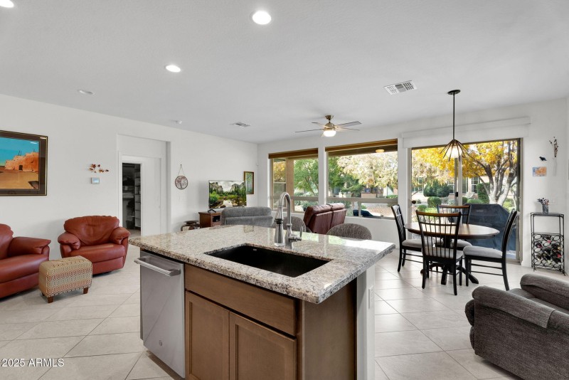 14-web-or-mls-712 E Myrtle Pass-8