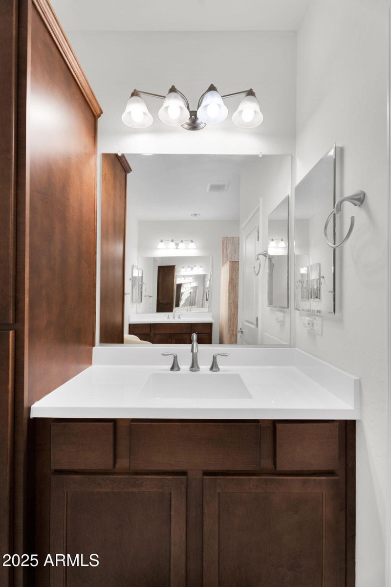 24-web-or-mls-712 E Myrtle Pass-23