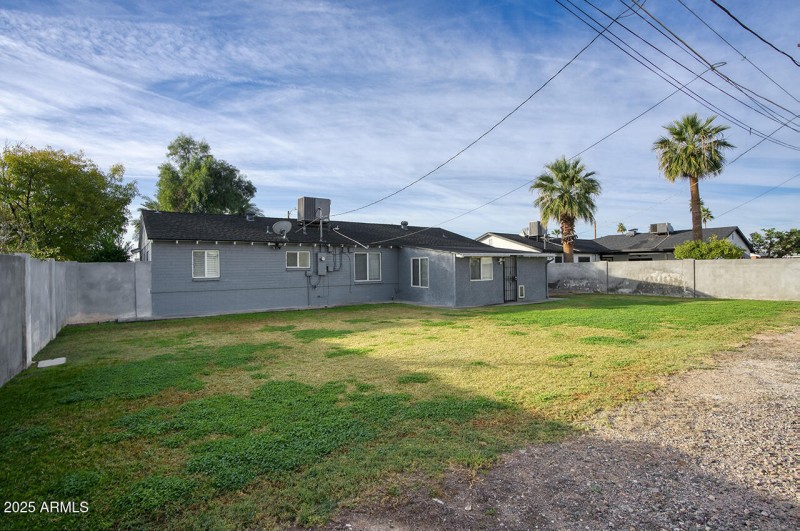 1320 E PALO VERDE DR