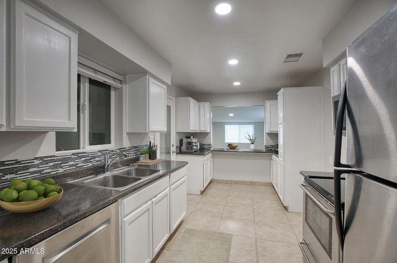 1320 E PALO VERDE DR