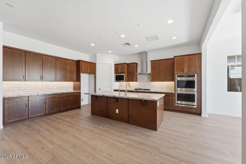 hj-az-phoenix-ellsworth-ranch-landmark-c