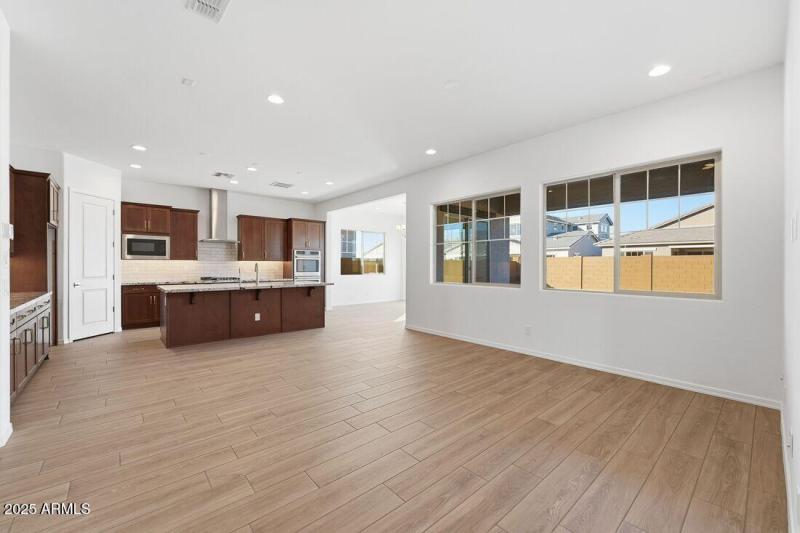 hj-az-phoenix-ellsworth-ranch-landmark-c