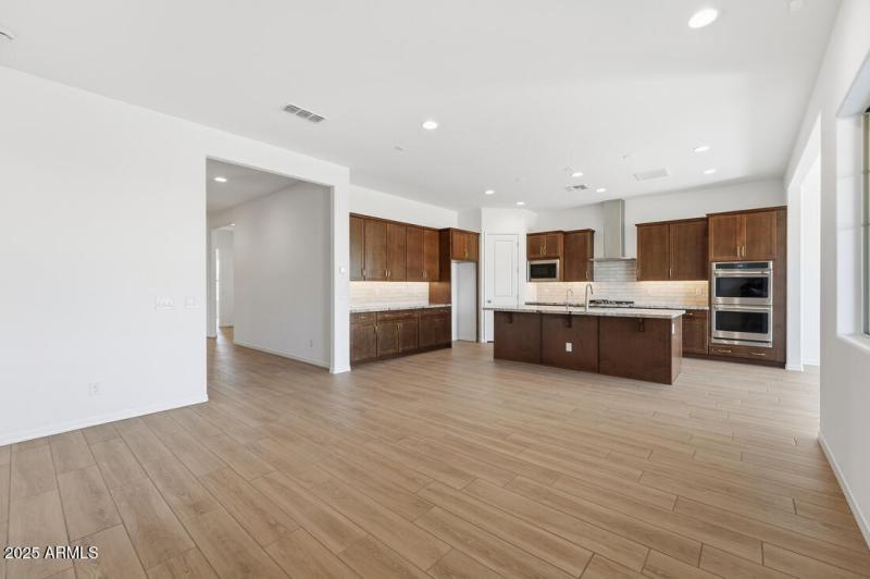 hj-az-phoenix-ellsworth-ranch-landmark-c