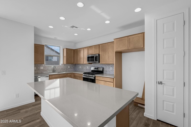 9951 W Whitton Avenue ~ Ready Now!