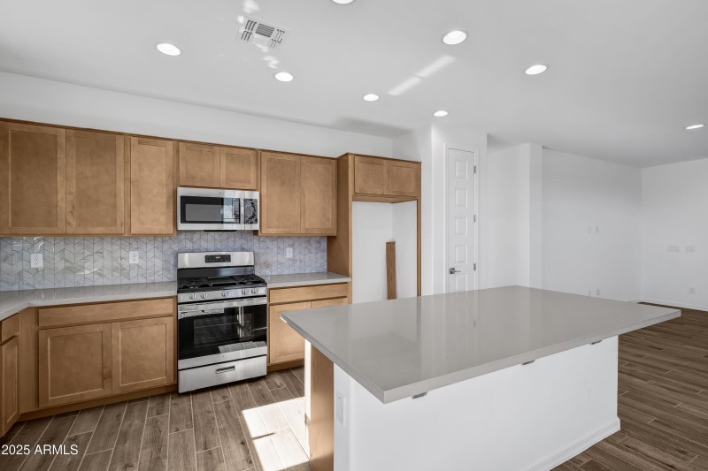 9951 W Whitton Avenue ~ Ready Now!