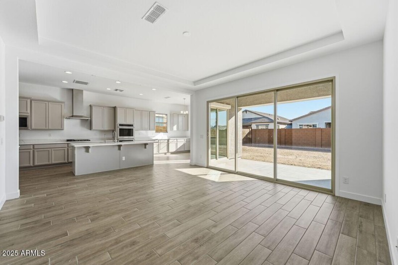 hj-az-phoenix-ellsworth-ranch-landmark-r