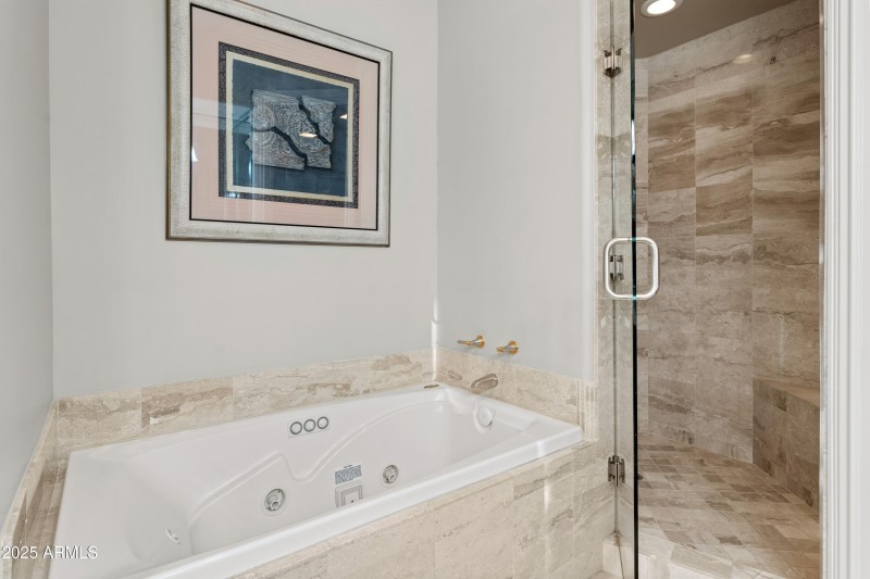 083_Junior Suite Bathroom