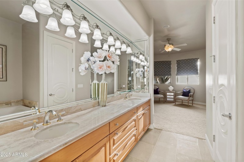 086_Junior Suite Bathroom