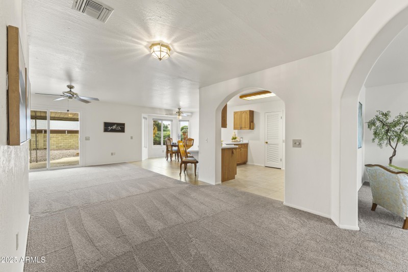 FAMILY ROOM / KITCHEN