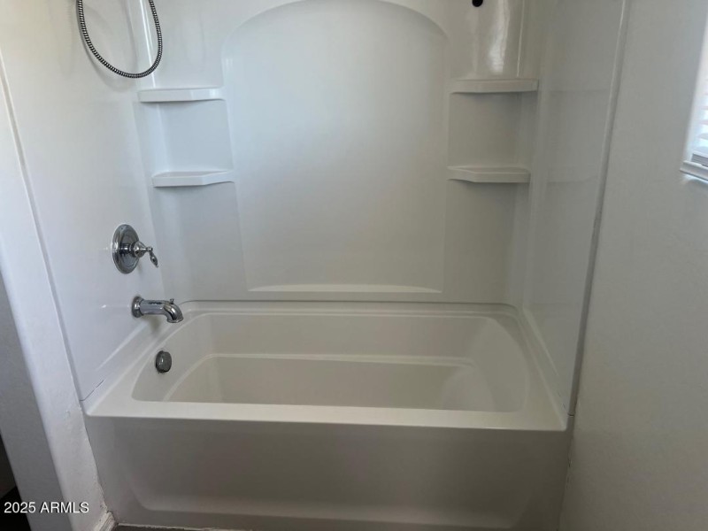 MASTER BATH AT 2983 DAISY.1