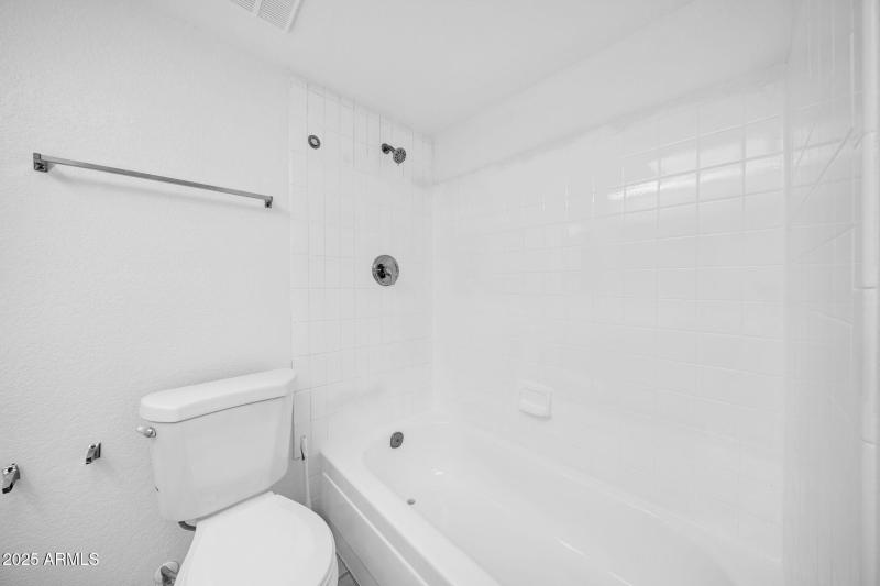 4545 N 67th Ave 1422-26