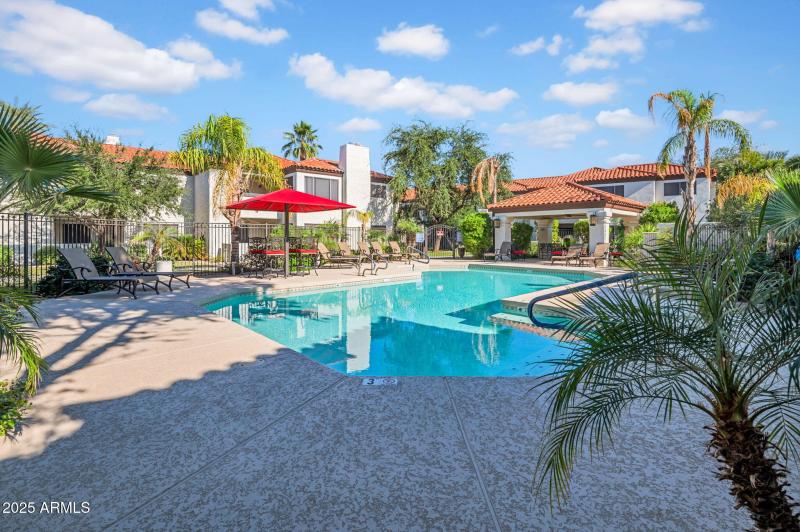 26-web-or-mls-9990 N Scottsdale Rd-26