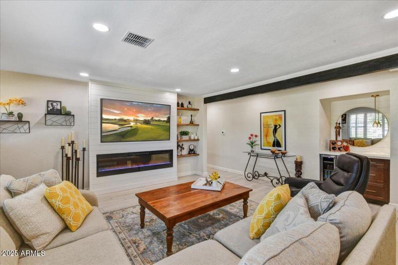 Fireplace & Wine Fridg