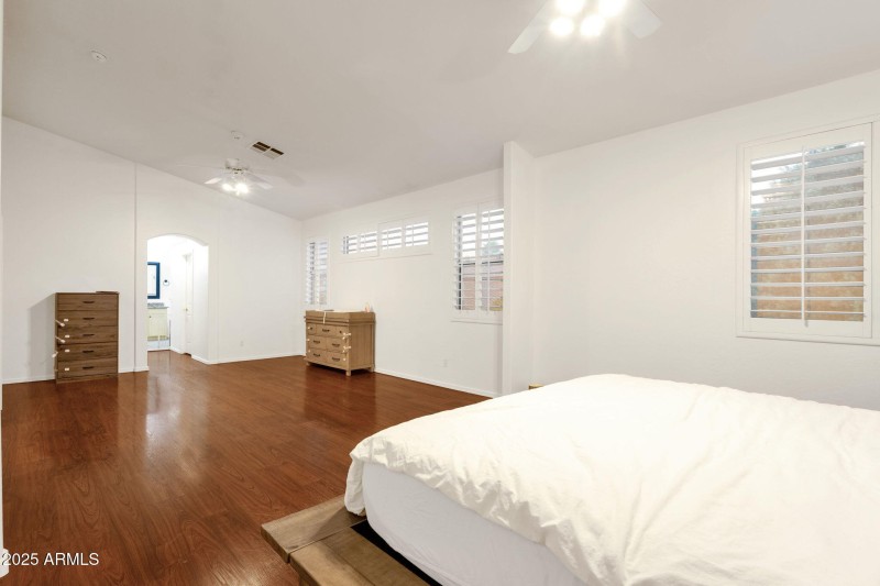 31-web-or-mls-969-e-oakland-st